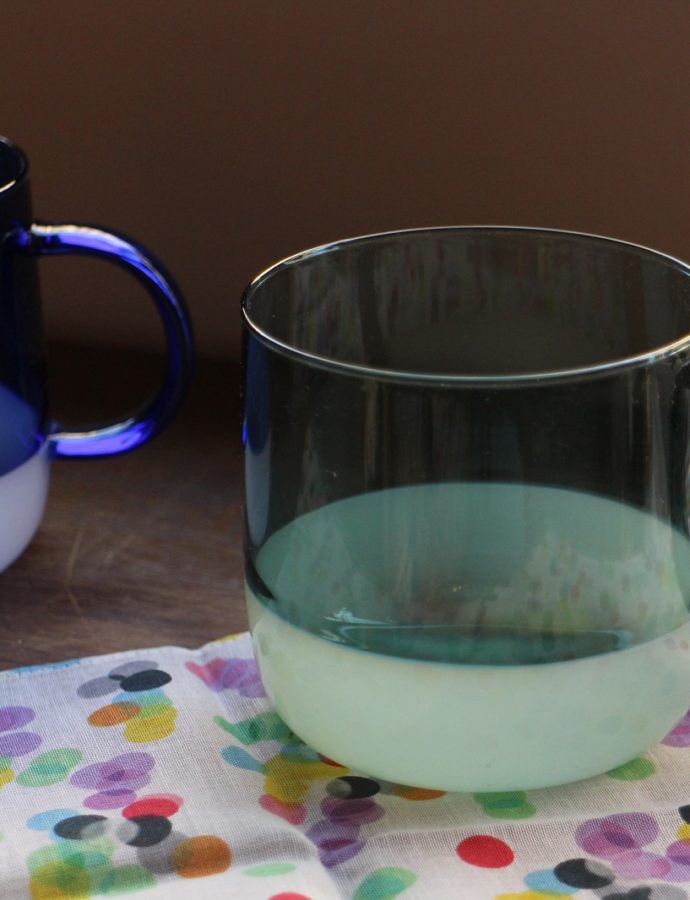 耐熱ガラス製のマグカップ